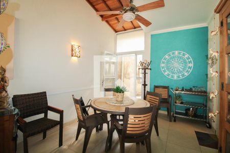 Casa de condomínio à venda com 340m², 5 quartos e 3 vagasSalão de festas