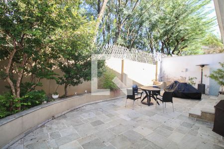 Casa de condomínio à venda com 340m², 5 quartos e 3 vagasQuintal