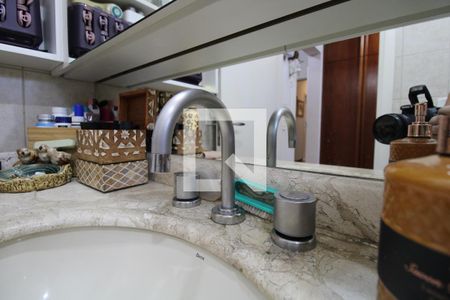 Casa de condomínio à venda com 340m², 5 quartos e 3 vagasBanheiro do Quarto 4 (suíte)