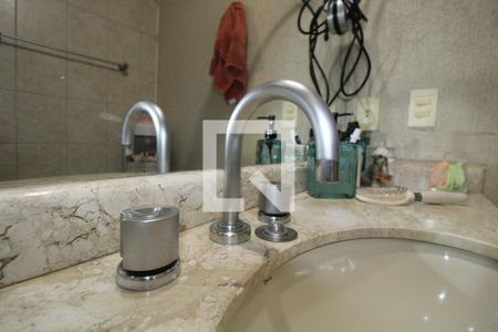 Casa de condomínio à venda com 340m², 5 quartos e 3 vagasBanheiro do Quarto 3 (suíte)