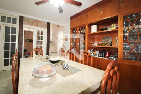 Casa de condomínio à venda com 340m², 5 quartos e 3 vagasSala de jantar