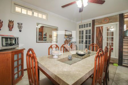 Casa de condomínio à venda com 340m², 5 quartos e 3 vagasSala de jantar