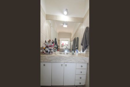 Casa de condomínio à venda com 340m², 5 quartos e 3 vagasBanheiro do Quarto 2 (suíte)