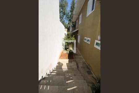 Casa de condomínio à venda com 340m², 5 quartos e 3 vagasCorredor externo