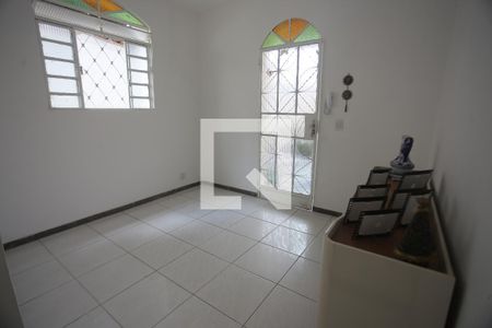 sala de casa para alugar com 3 quartos, 200m² em Cachoeirinha, Belo Horizonte