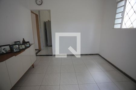 sala de casa para alugar com 3 quartos, 200m² em Cachoeirinha, Belo Horizonte