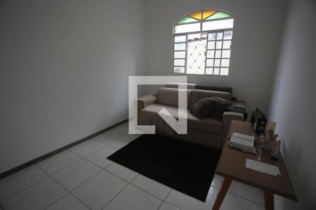 Quarto Sala de casa para alugar com 3 quartos, 200m² em Cachoeirinha, Belo Horizonte