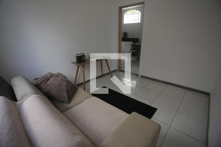 Quarto Sala de casa para alugar com 3 quartos, 200m² em Cachoeirinha, Belo Horizonte