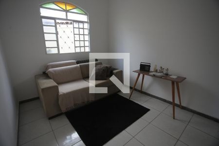 Quarto Sala de casa para alugar com 3 quartos, 200m² em Cachoeirinha, Belo Horizonte