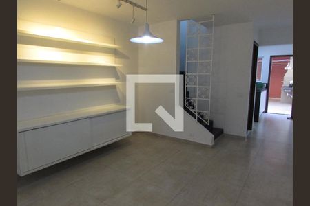 Sala de casa para alugar com 2 quartos, 120m² em Jardim Monte Kemel, São Paulo