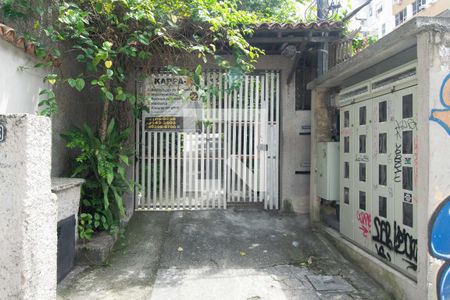 Apartamento para alugar com 76m², 2 quartos e sem vagaFachada 