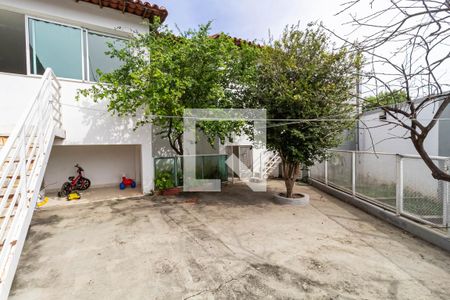 Casa para alugar com 480m², 3 quartos e 6 vagas Casa para alugar com 480m², 3 quartos e 6 vagasQuintal