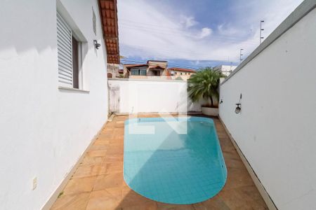 Casa para alugar com 480m², 3 quartos e 6 vagas Casa para alugar com 480m², 3 quartos e 6 vagasPiscina