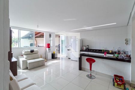 Casa para alugar com 480m², 3 quartos e 6 vagas Casa para alugar com 480m², 3 quartos e 6 vagasCozinha