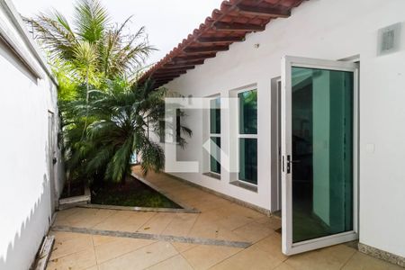 Casa para alugar com 480m², 3 quartos e 6 vagas Casa para alugar com 480m², 3 quartos e 6 vagasEntrada