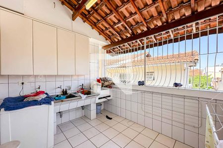 Casa à venda com 200m², 4 quartos e 3 vagas Casa à venda com 200m², 4 quartos e 3 vagasÁrea de Serviço