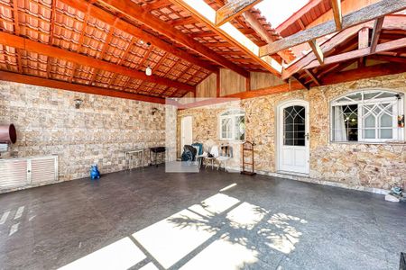 Casa à venda com 200m², 4 quartos e 3 vagas Casa à venda com 200m², 4 quartos e 3 vagasGaragem