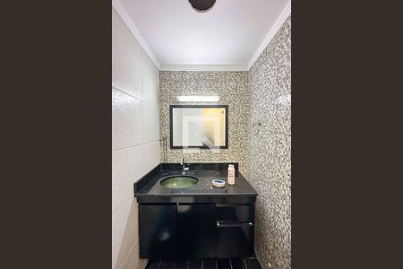 Casa à venda com 200m², 4 quartos e 3 vagas Casa à venda com 200m², 4 quartos e 3 vagasLavabo