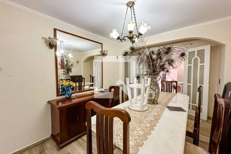 Sala de casa à venda com 4 quartos, 200m² em Conjunto Residencial Santa Terezinha, São Paulo