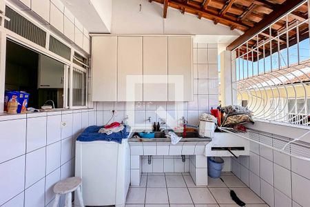 Casa à venda com 200m², 4 quartos e 3 vagas Casa à venda com 200m², 4 quartos e 3 vagasÁrea de Serviço