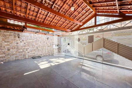 Casa à venda com 200m², 4 quartos e 3 vagas Casa à venda com 200m², 4 quartos e 3 vagasGaragem