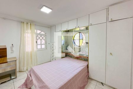 Suíte 1 de casa à venda com 4 quartos, 200m² em Conjunto Residencial Santa Terezinha, São Paulo