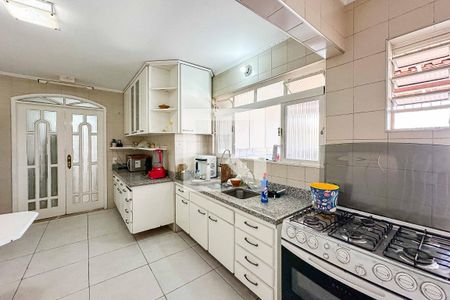 Casa à venda com 200m², 4 quartos e 3 vagas Casa à venda com 200m², 4 quartos e 3 vagasCozinha