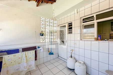 Casa à venda com 200m², 4 quartos e 3 vagas Casa à venda com 200m², 4 quartos e 3 vagasÁrea de Serviço