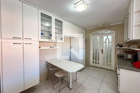 Casa à venda com 200m², 4 quartos e 3 vagas Casa à venda com 200m², 4 quartos e 3 vagasCozinha