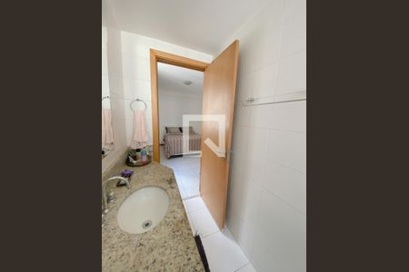 Banheiro da Suíte de apartamento para alugar com 3 quartos, 78m² em Santa Rosa, Niterói