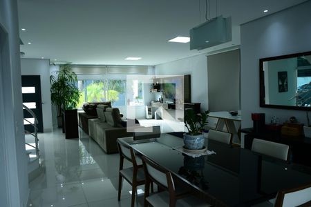 Casa de condomínio para alugar com 520m², 6 quartos e 4 vagasSala