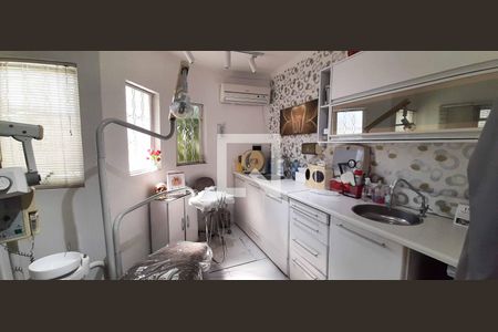 Casa à venda com 150m², 3 quartos e 3 vagas Casa à venda com 150m², 3 quartos e 3 vagasCozinha