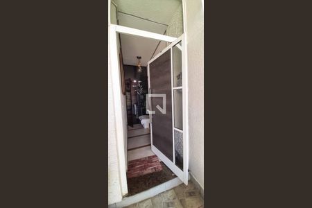 Casa à venda com 150m², 3 quartos e 3 vagas Casa à venda com 150m², 3 quartos e 3 vagasVista