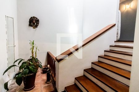 Casa à venda com 280m², 3 quartos e 4 vagasEscada