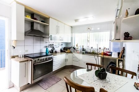 Casa à venda com 280m², 3 quartos e 4 vagasCozinha - Armários