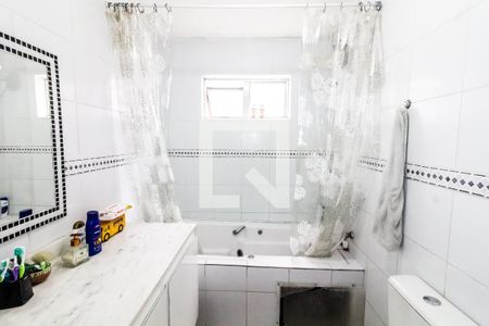 Casa à venda com 280m², 3 quartos e 4 vagasBanheiro da Suíte Quarto 3