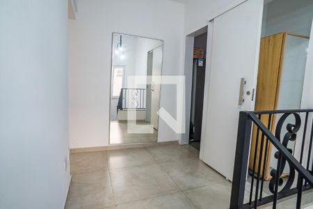 Apartamento para alugar com 53m², 2 quartos e sem vagaEscada