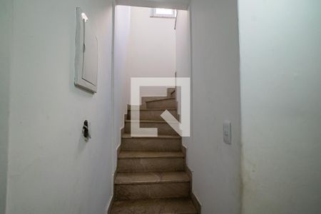 Apartamento para alugar com 53m², 2 quartos e sem vagaEscada
