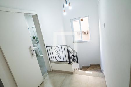 Apartamento para alugar com 53m², 2 quartos e sem vagaEscada