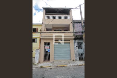 Casa para alugar com 250m², 3 quartos e 1 vaga Casa para alugar com 250m², 3 quartos e 1 vagaFachada