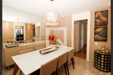 Apartamento à venda com 262m², 4 quartos e 4 vagas Apartamento à venda com 262m², 4 quartos e 4 vagasSala