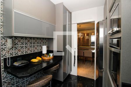 Apartamento à venda com 262m², 4 quartos e 4 vagas Apartamento à venda com 262m², 4 quartos e 4 vagasCozinha