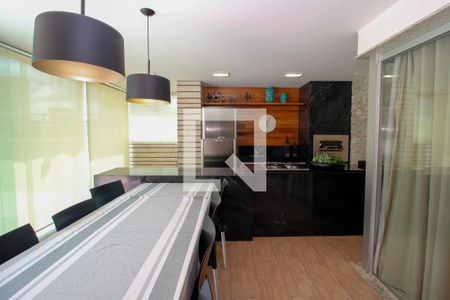 Apartamento à venda com 262m², 4 quartos e 4 vagas Apartamento à venda com 262m², 4 quartos e 4 vagasSala