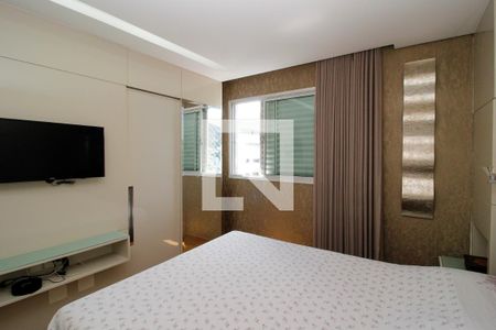 Apartamento à venda com 262m², 4 quartos e 4 vagas Apartamento à venda com 262m², 4 quartos e 4 vagasQuarto 4