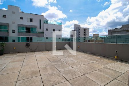 Apartamento à venda com 262m², 4 quartos e 4 vagas Apartamento à venda com 262m², 4 quartos e 4 vagasSacada da Sala