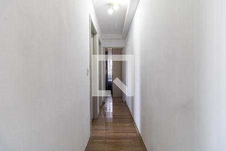 Corredor de apartamento para alugar com 2 quartos, 50m² em Parque Bristol, São Paulo