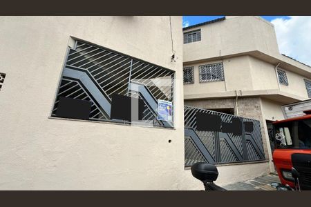 Casa à venda com 354m², 6 quartos e 2 vagas Casa à venda com 354m², 6 quartos e 2 vagasFachada