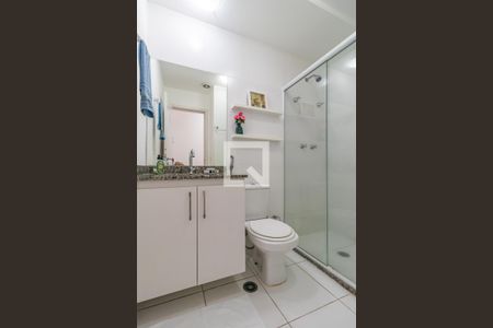 Banheiro Social de apartamento para alugar com 2 quartos, 69m² em Jardim Tupanci, Barueri