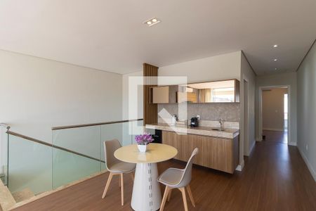 Sala de TV de casa de condomínio para alugar com 3 quartos, 258m² em Swiss Park, Campinas