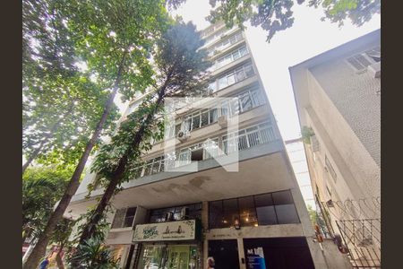 Apartamento para alugar com 65m², 2 quartos e 1 vaga Apartamento para alugar com 65m², 2 quartos e 1 vagaFachada com cartaz QA na janela
